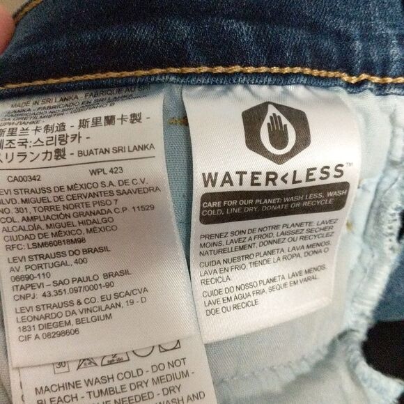 Levi's classic wide leg cropped zip fly jeans 4 - Picture 8 of 12